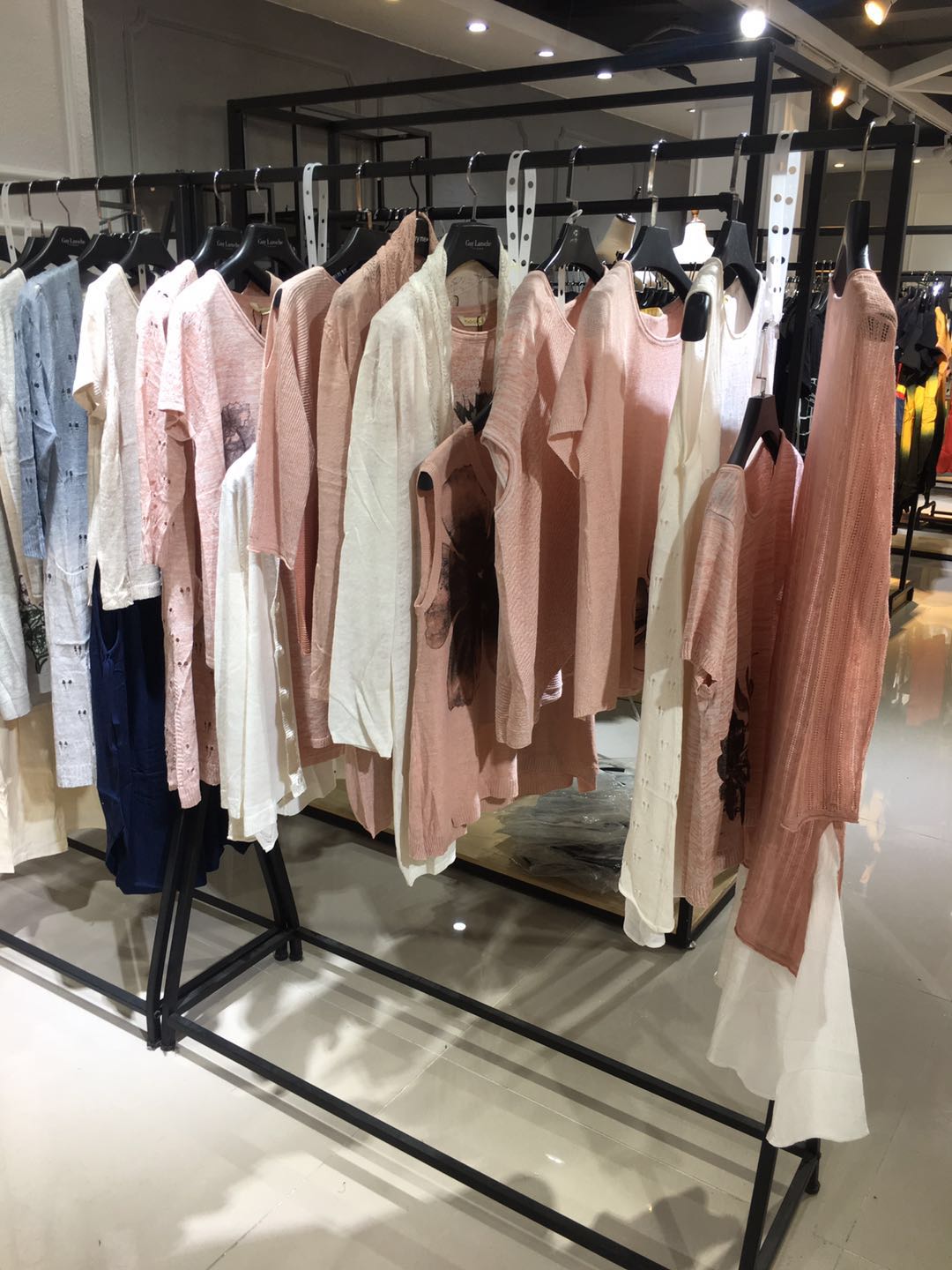 广州供应品牌女装恺诗依羽绒服18秋冬款尾货走份批发 品牌折扣 一手货源