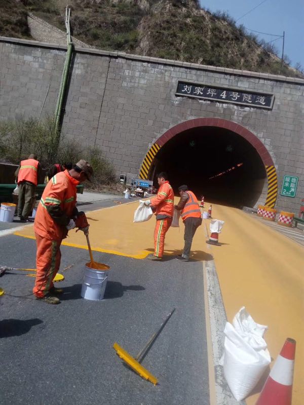 省道红绿灯专用丙烯酸马路划线漆价格  小区标线涂料  道路标线涂料