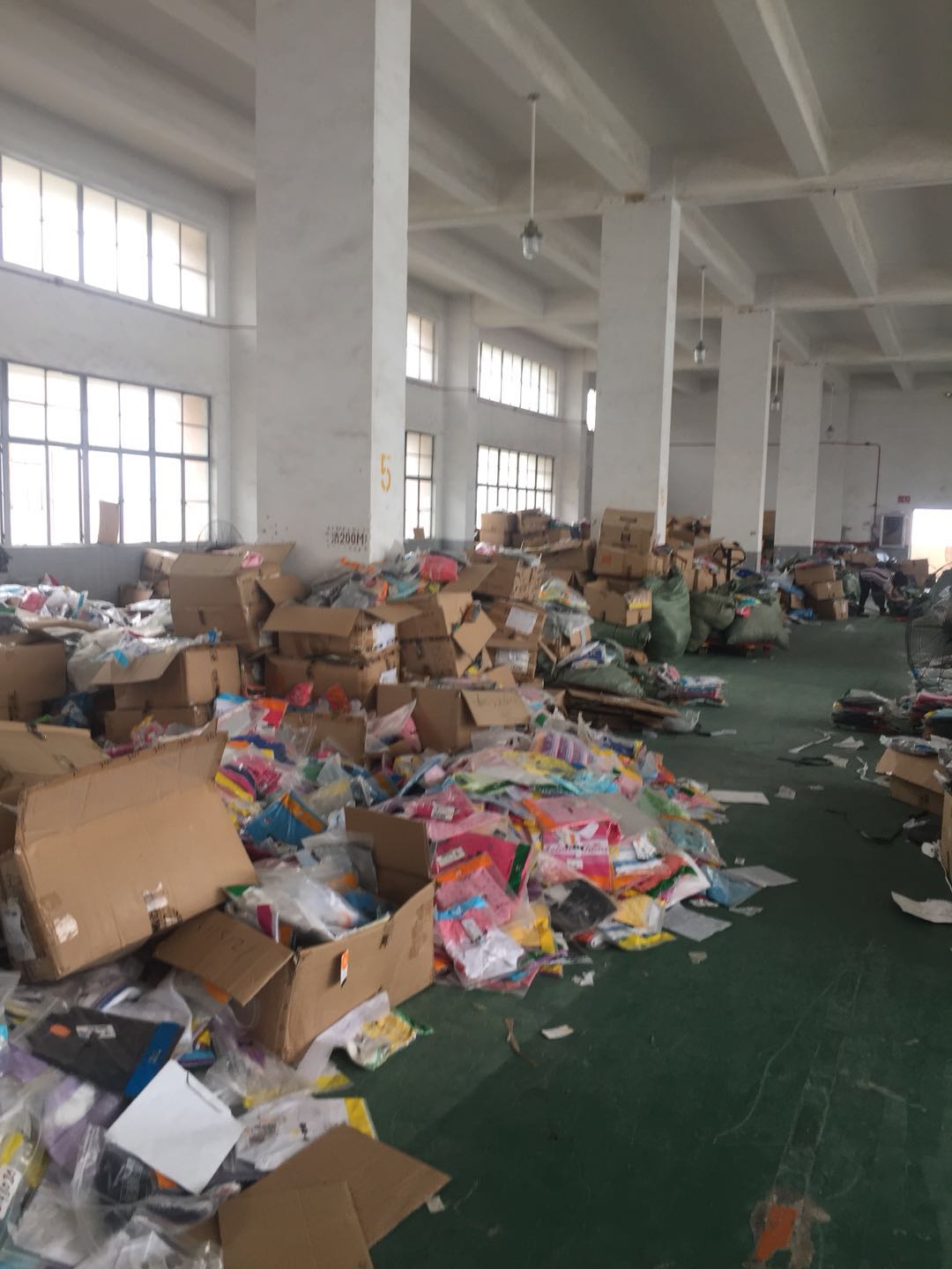 商务 休闲 运动 户外 童装服装鞋帽批发  服装批发  商务休闲  运动休闲