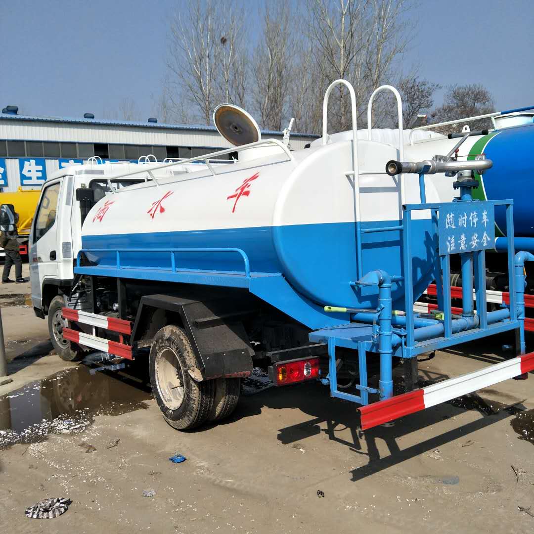 武汉市5到15方洒水车厂家促销价格优惠  喷洒车  运水车