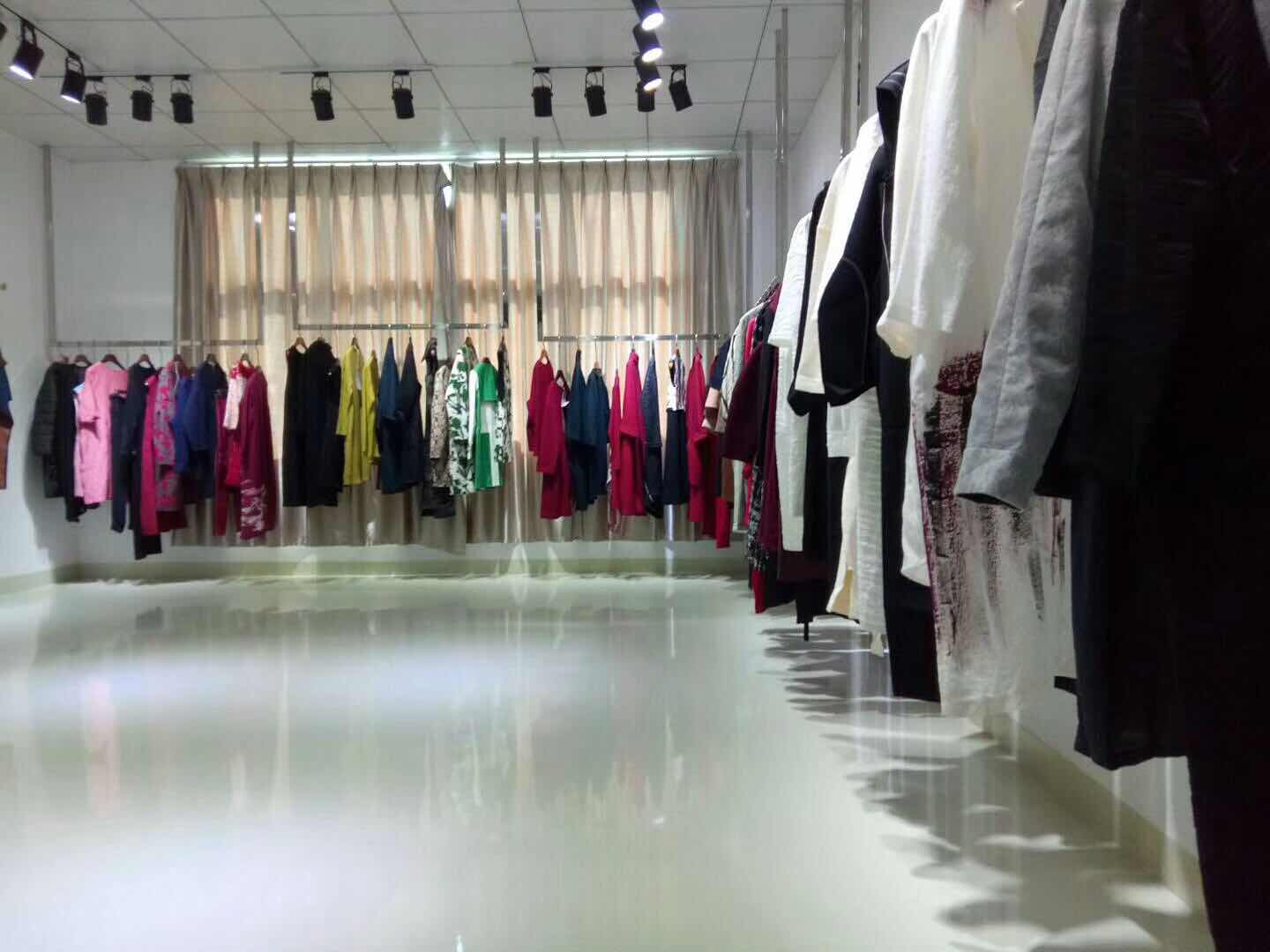 紫馨源服饰批发原创高端品牌女装折扣库存尾货供应&nbsp;&nbsp;品牌折扣女装库存&nbsp;&nbsp;折扣女装尾货供应