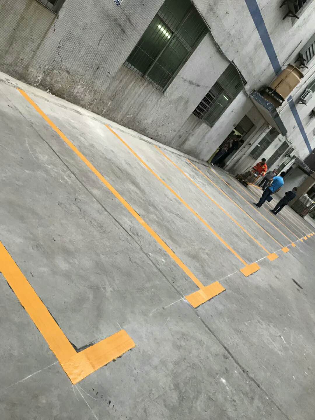 深圳交通道路热熔划线图片，小区通道划线厂家  小区划线  马路车道标线  专业划线人士