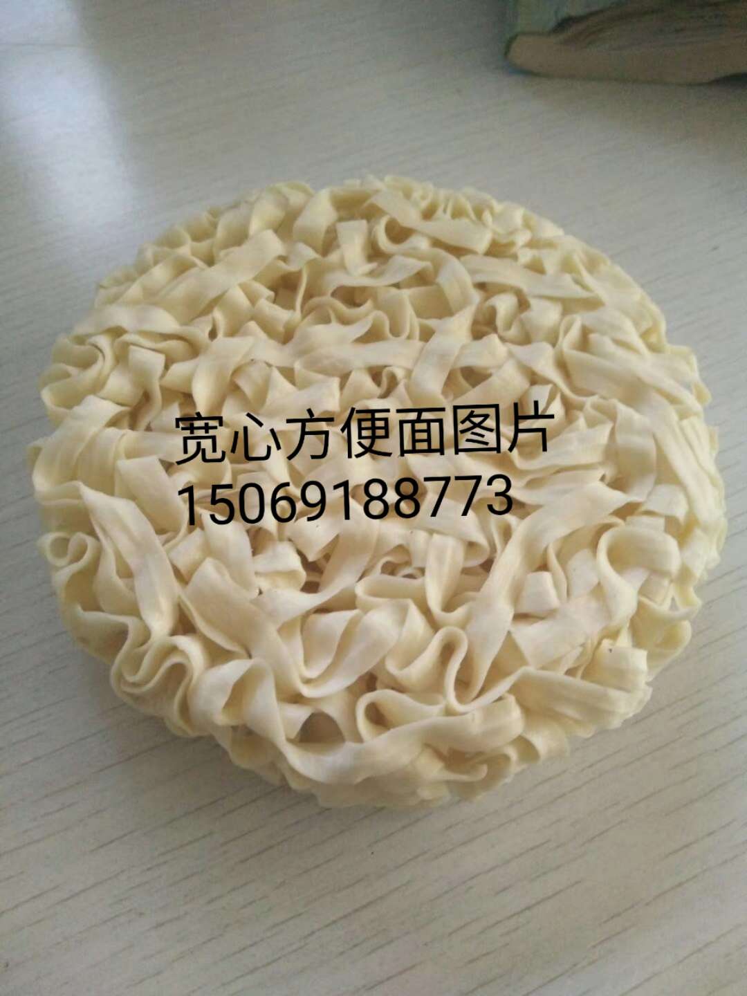 玉米方便面生产线厂家现货，方便面生产设备生产视频  玉米方便面机器  方便面设备  油炸方便面生产线