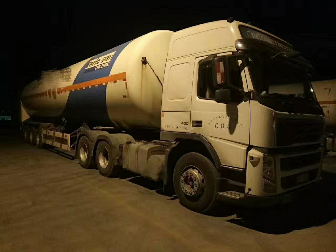 出售沃尔沃牵引车 安瑞科低温液体运输槽车 LNG车  液化天然气运输车  二手集装箱瓶组  LNG槽车尾价格