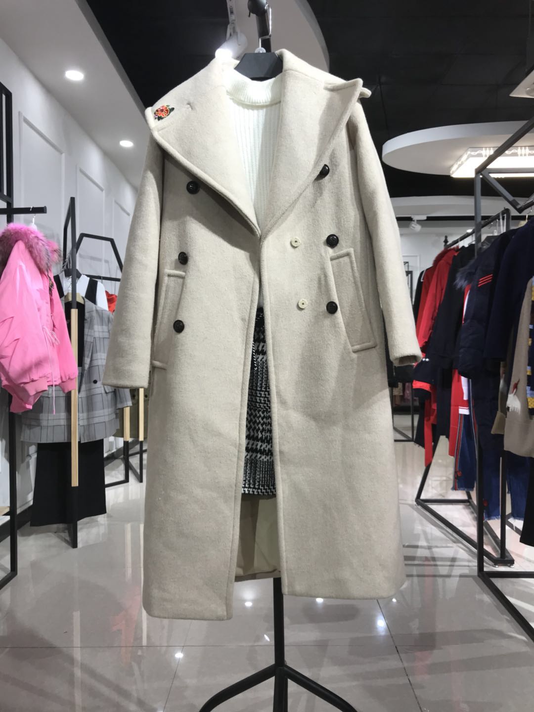 凯伦诗品牌女装折扣尾货，统衣服饰，女装品牌齐全  女装批发