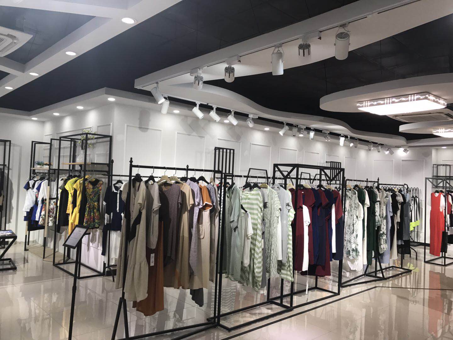 欧时力高端品牌女装加盟店  欧时力折扣女装  欧时力品牌折扣  欧时力品牌女装