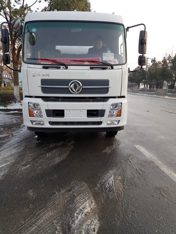 2018新款油罐车 14吨东风普货油罐车厂家报价  18872994403  普货油罐车价格  14吨普货供液车多少钱