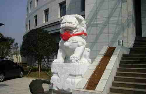 沈阳汉白玉石雕狮子价格加工定做各种型号石雕狮子  沈阳石雕狮子  沈阳石雕狮子价格  沈阳石雕狮子批发