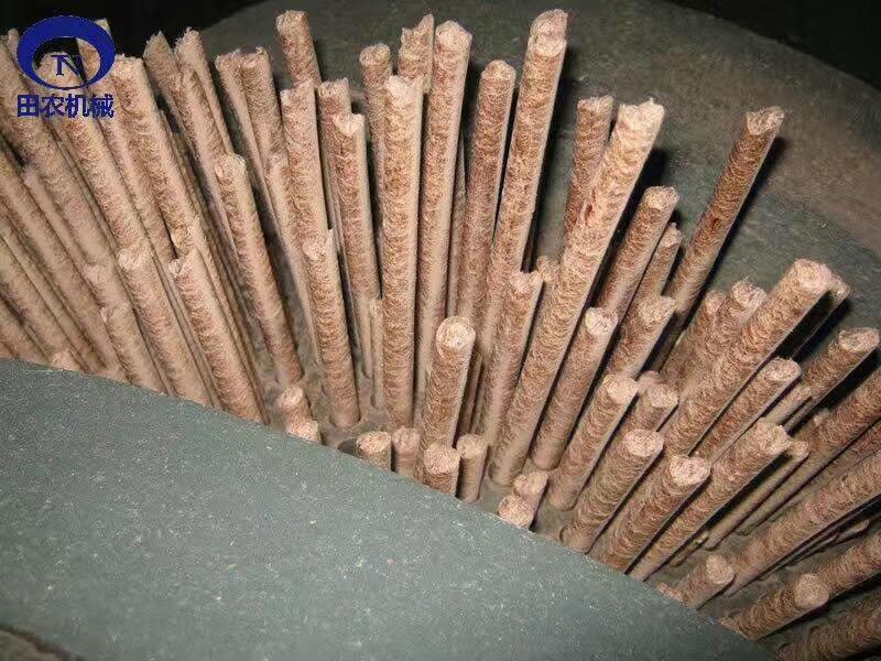 可再生能源产业亟需转型升级-生物质颗粒机  田农生物质颗粒机