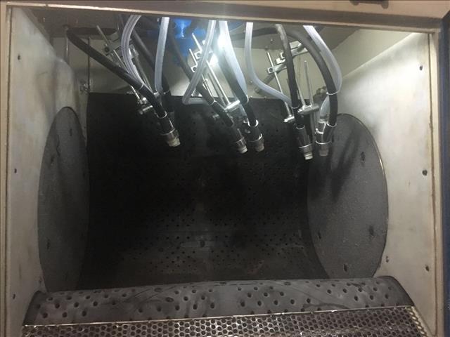 供应批量小零件汽车零件喷砂处理履带式佛山喷砂机  履带式喷砂机  抛丸机