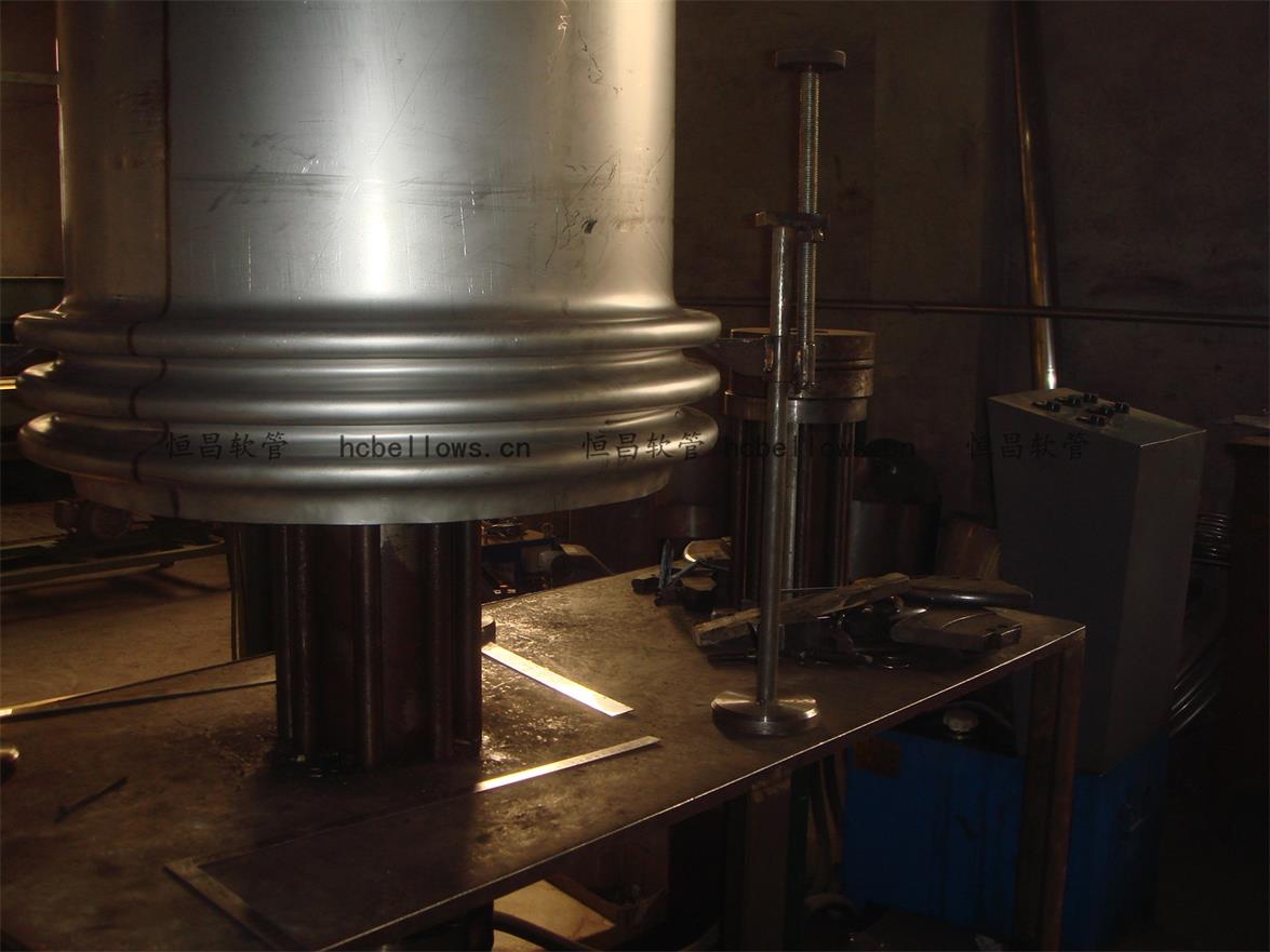 [恒昌软管]金属波纹补偿器设备、膨胀节设备、补偿器  金属补偿器