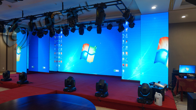 LED显示屏是点间距越小分辨率和清晰度就更高吗  LED显示屏价格  LED显示屏厂家