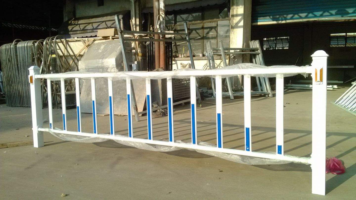 毕节道路锌钢护栏、市政围栏  毕节公路围栏  毕节道路护栏厂家  毕节交通围栏