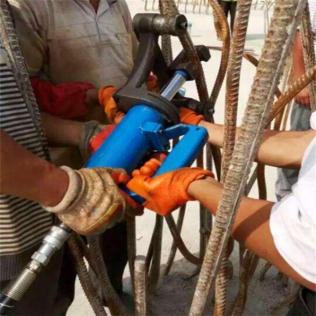 河北衡水市螺纹钢手持钢筋弯钩机厂家 图片  桩头钢筋弯曲调直  便携式钢筋弯曲机  小型钢筋弯曲机