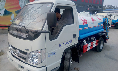 宜昌当阳2方小型洒水车全新配置