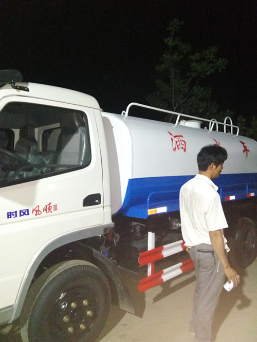 武汉汉阳小型吸粪车生产商电话