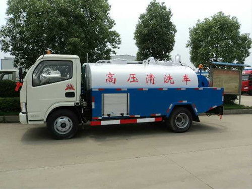 武汉汉阳小型吸粪车生产商电话