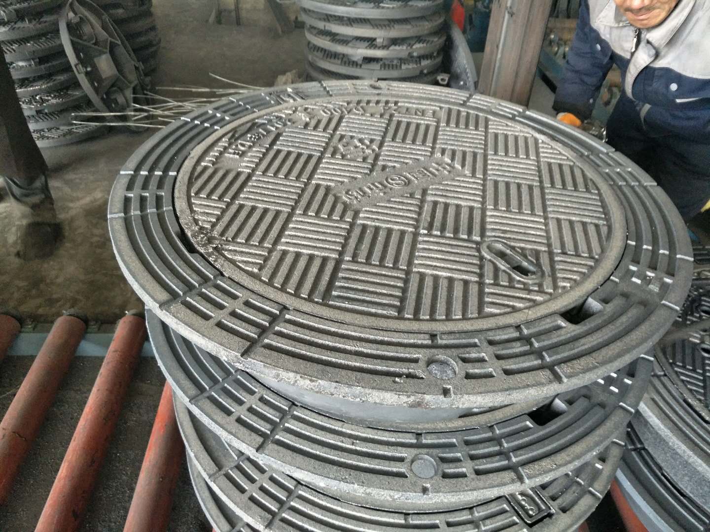 五防卡簧铸铁井盖玉林市@