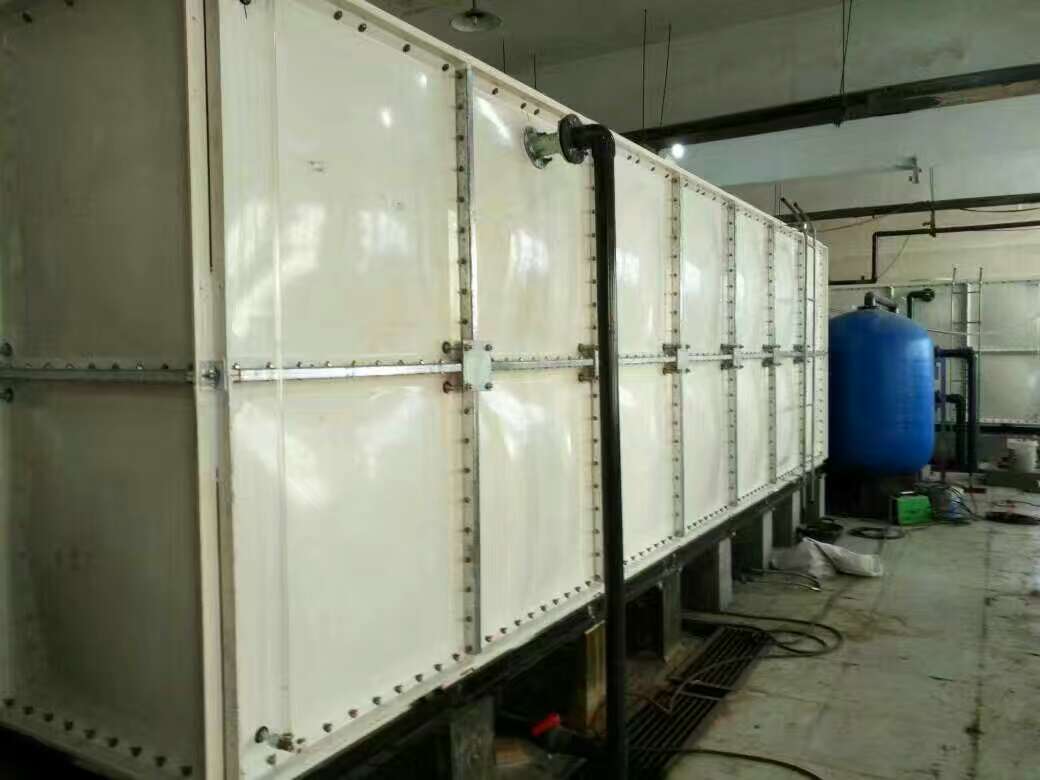 保定玻璃钢拼装水箱 洗浴水箱厂家我们用心 你们放心&nbsp;&nbsp;保定玻璃钢水箱