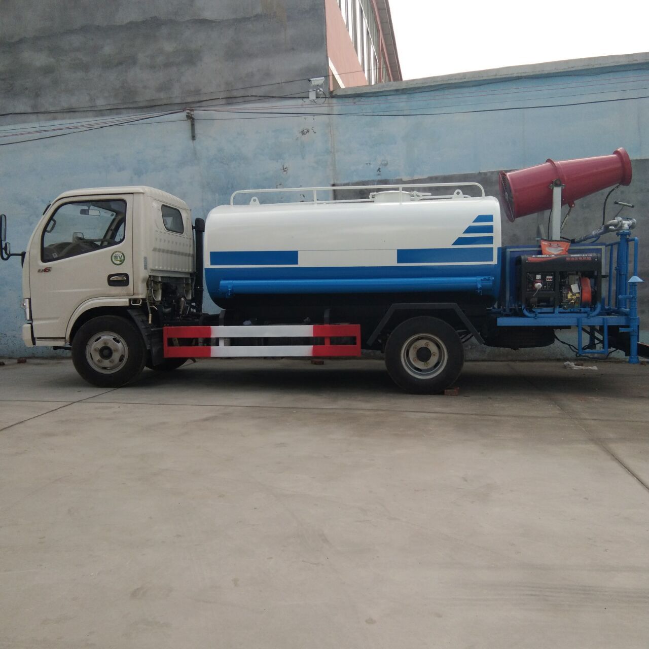 出售东风多利卡5立方洒水车多功能抑尘车  东风洒水车