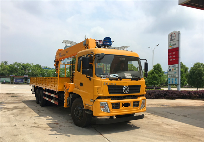 东风后双桥随车吊新飞工12吨5节臂随车吊报价  12吨随车吊  新飞工随车吊
