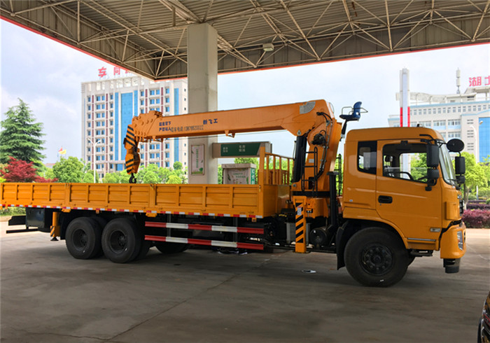 东风后双桥随车吊新飞工12吨5节臂随车吊报价  12吨随车吊  新飞工随车吊