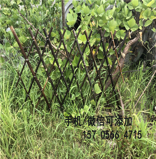抚州市宜黄县花坛草坪护栏塑料栅栏送立柱吗？包运费吗？