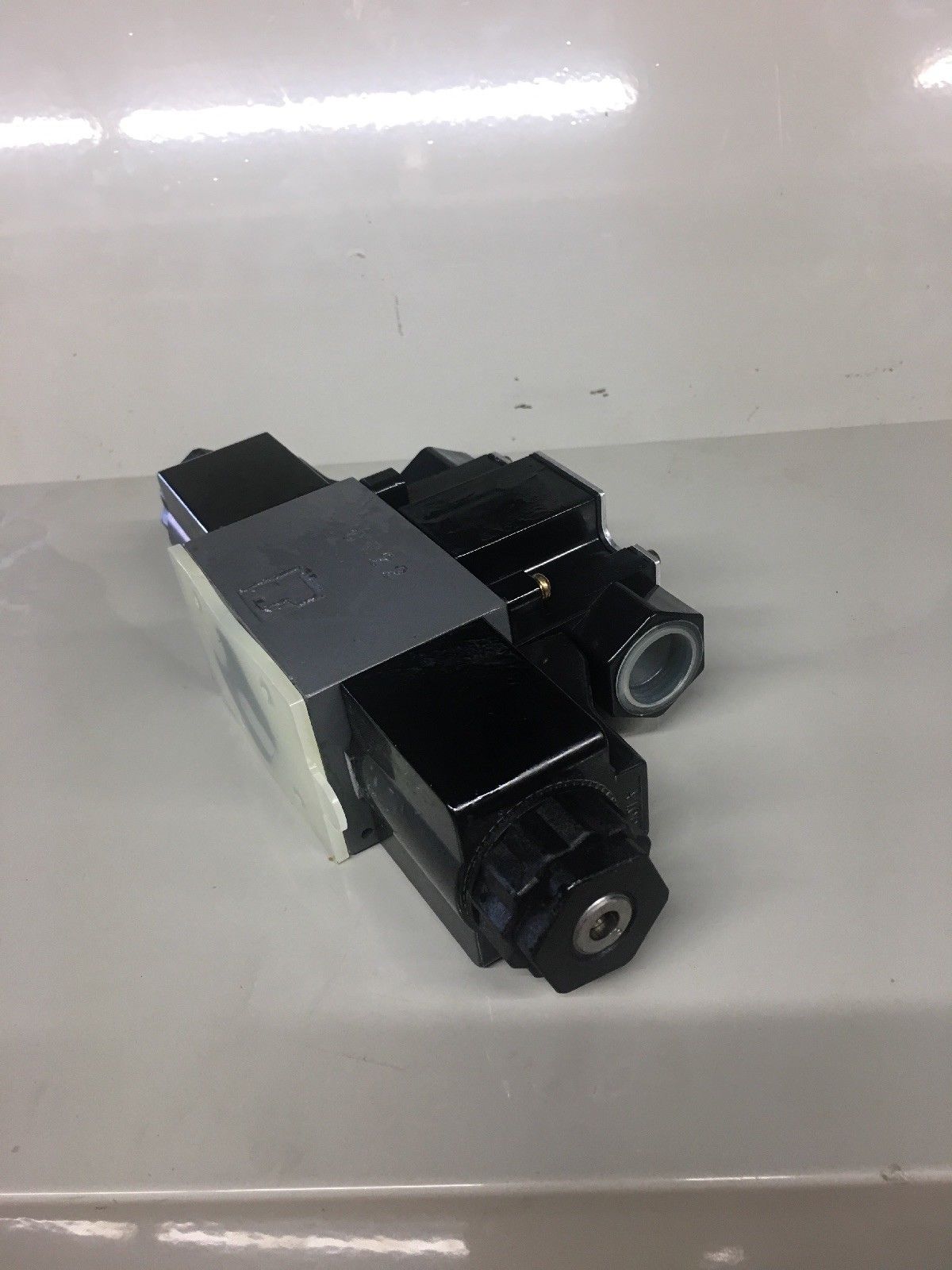 DG4V-3-6C-P2-T-7-54（性能优越）  电磁阀