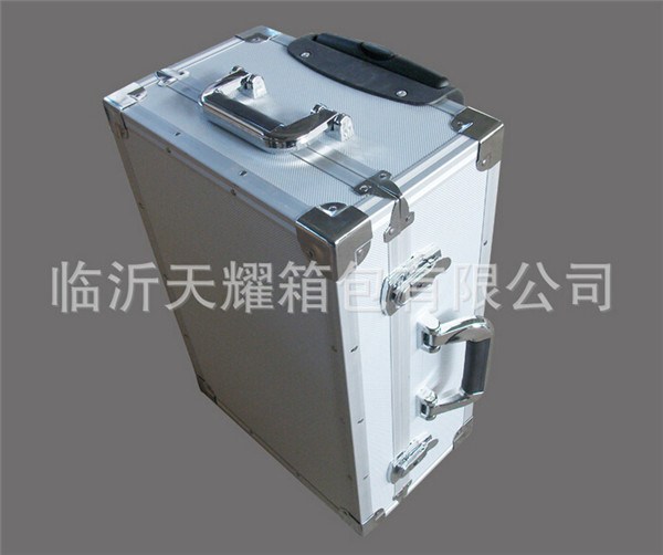 铝合金拉杆箱  万向轮