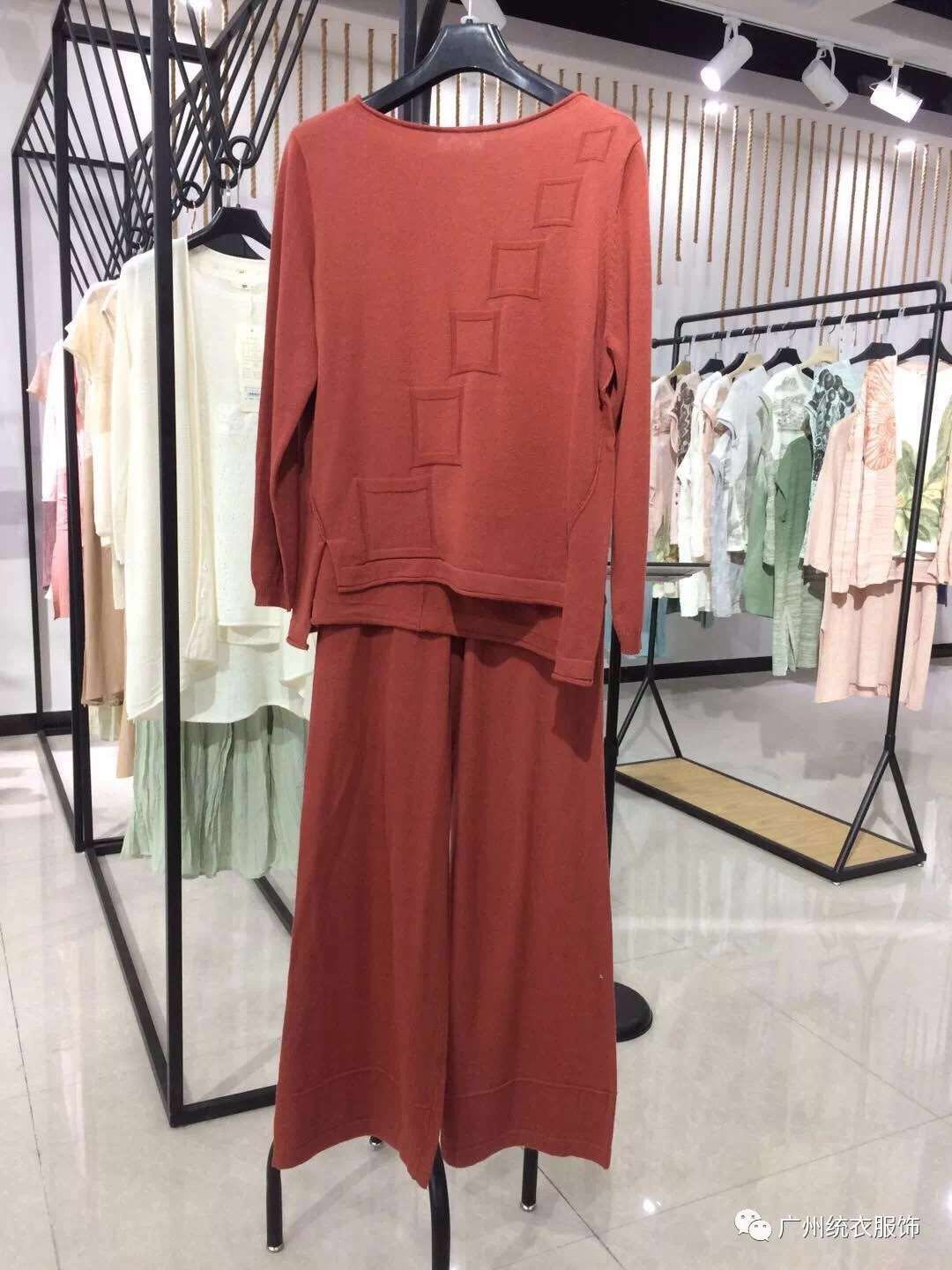 广州品牌女装清仓，云拾衣服饰凭良心，只供应原厂服饰&nbsp;&nbsp;广州品牌女装批发&nbsp;&nbsp;广州品牌女装折扣
