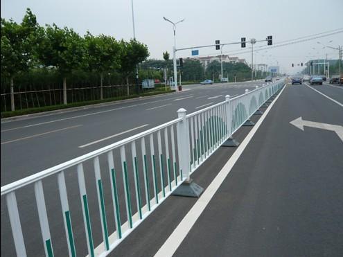 毕节供应马路交通隔离护栏、市政道路隔离防护栏  毕节道路护栏厂家  毕节道路隔离栏  毕节防撞栏