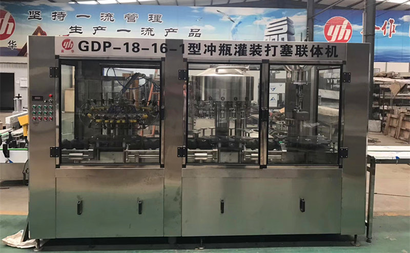 益华机械冲瓶灌装封口联体机&nbsp;&nbsp;冲瓶灌装封口联机&nbsp;&nbsp;灌装机三合一