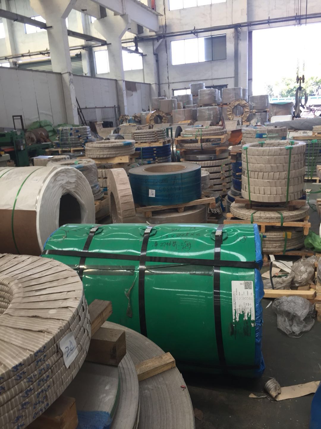 固原0.3mm不锈钢硬态钢带特价供应,厂家直销&nbsp;&nbsp;不锈钢箔&nbsp;&nbsp;防火阀弹簧片&nbsp;&nbsp;不锈钢弹簧片