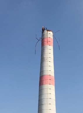 咨询报道:(花都35米砖烟囱人工拆除公司)欢迎访问 烟囱建筑 拆除烟囱 维修烟囱