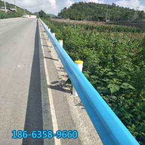 国标热镀锌护栏板 高速公路波形护栏安装报价&nbsp;&nbsp;防撞护栏