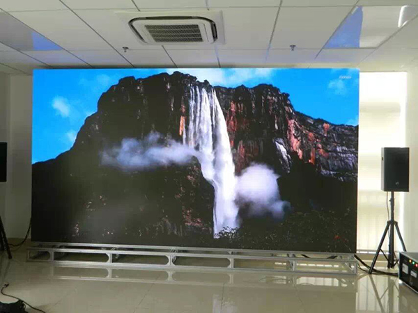 烟台LED室内显示屏岳北电子产品优势及其市场格局定位  山东济南LED显示屏  青岛LED显示屏  室内全彩显示屏