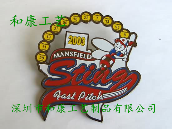 精品徽章 烤漆家族徽章定制 铜材质校徽制作 徽章订购价格