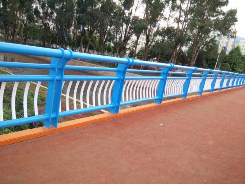 毕节桥梁护栏  不锈钢复合管护栏规格齐全厂家定做  不锈钢栏杆  防撞护栏