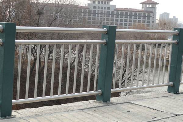 黔南不锈钢桥梁护栏厂家直销  不锈钢栏杆  防撞护栏