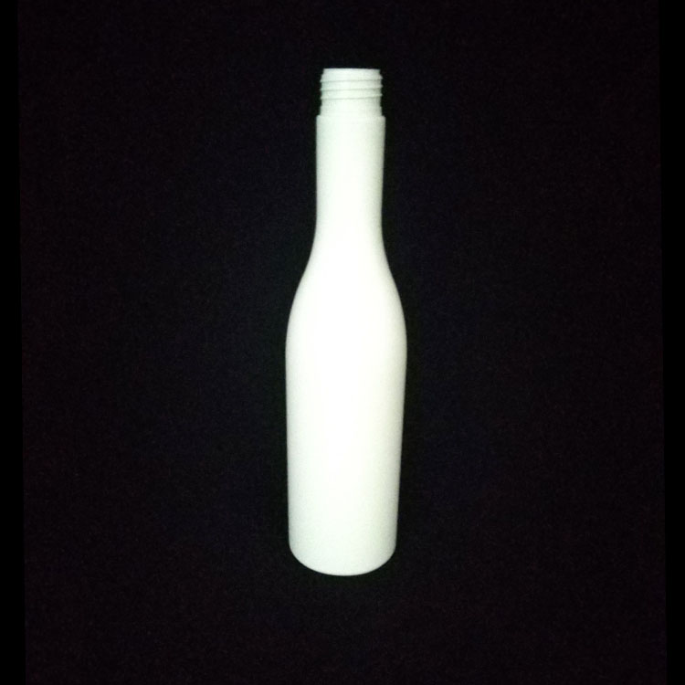 pe材质白色黑色750ml塑料酒瓶带瓶盖可模具定制  广州花都塑胶厂  广州花都塑料厂  广州塑料厂家