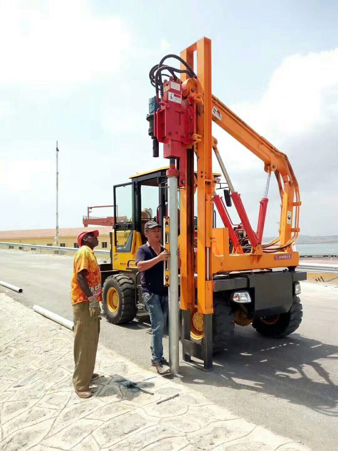 厂家直销农村公路防护栏打桩机 小型液压立柱压桩机现货  高速公路立柱打桩机  自行走护栏液压打桩机  柴油动力护栏打桩机