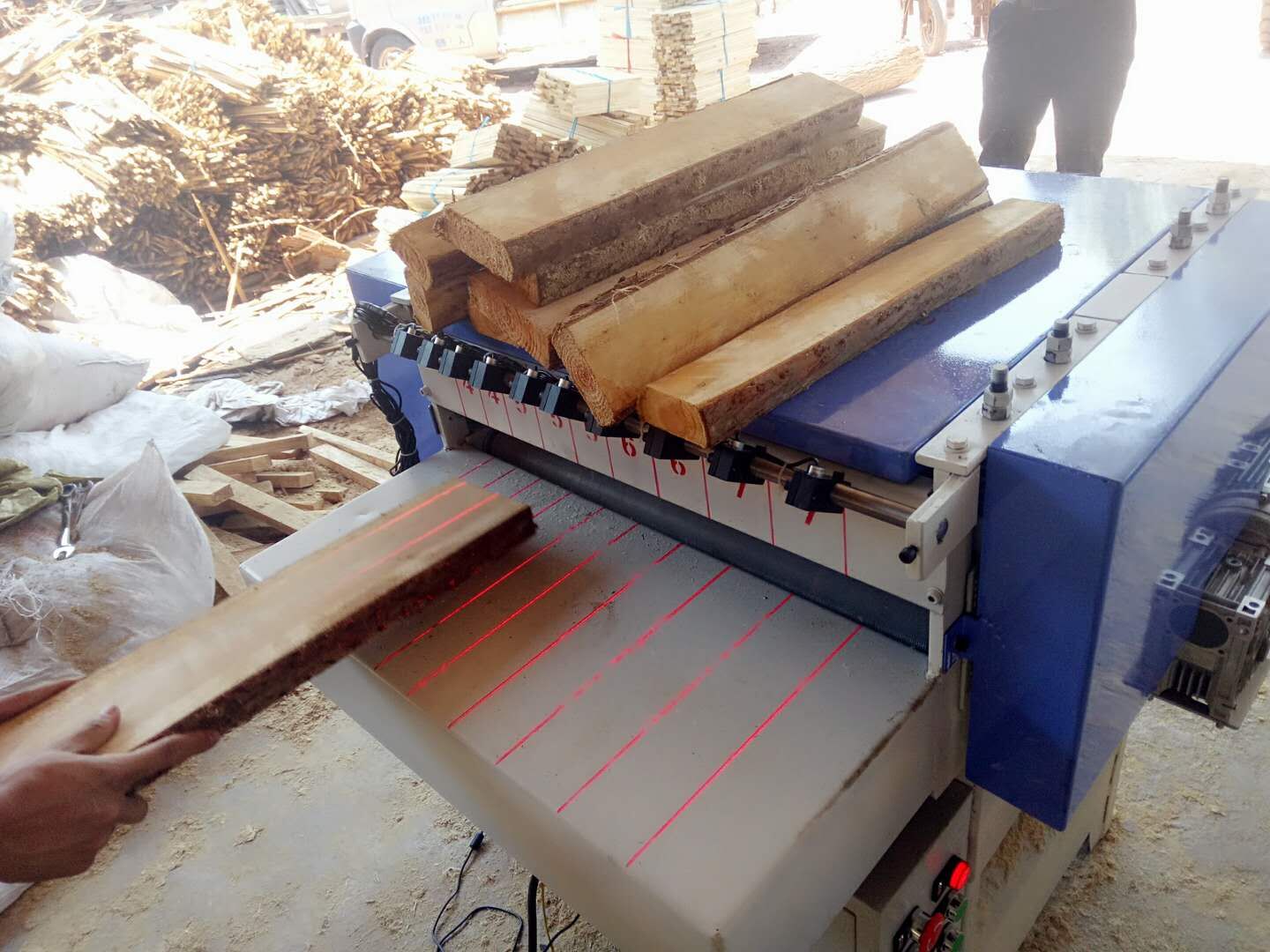 福建红外线规格分片机木头清边锯木工多片锯厂家促销  木板多片锯  木材清边锯