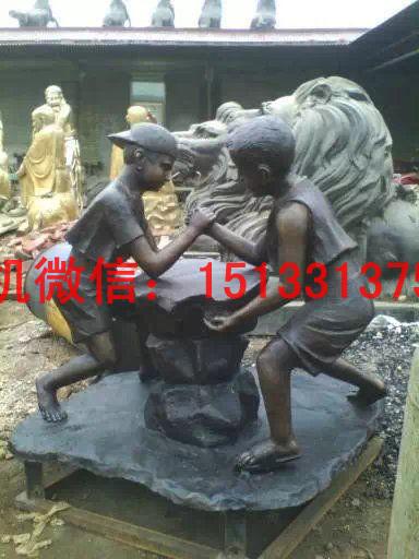 掰手腕人物铜雕塑 景观铜雕塑制作厂家