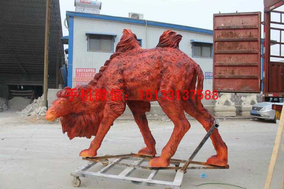 玻璃钢材质骆驼雕塑 仿真骆驼雕塑制作厂家