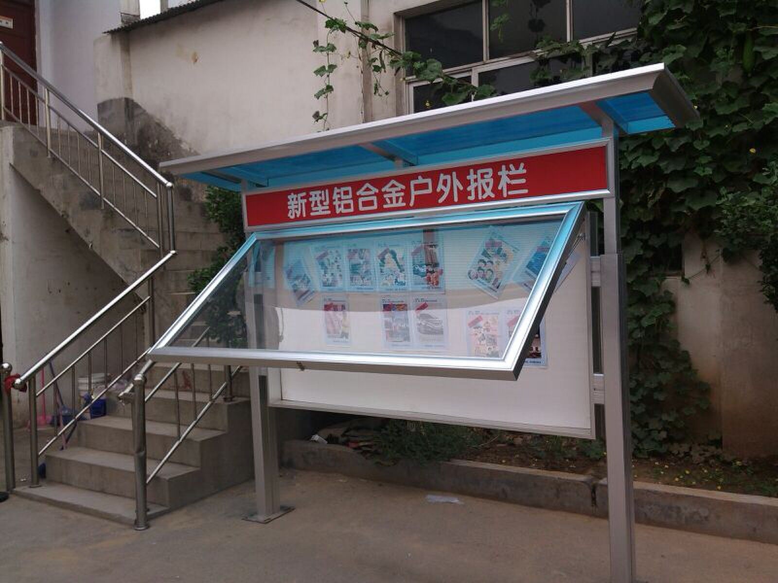 液压开启宣传栏订制厂家