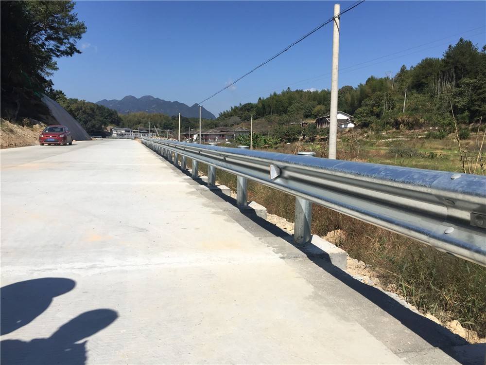 双波护栏板 高速护栏板厂家价格预算 波形护栏