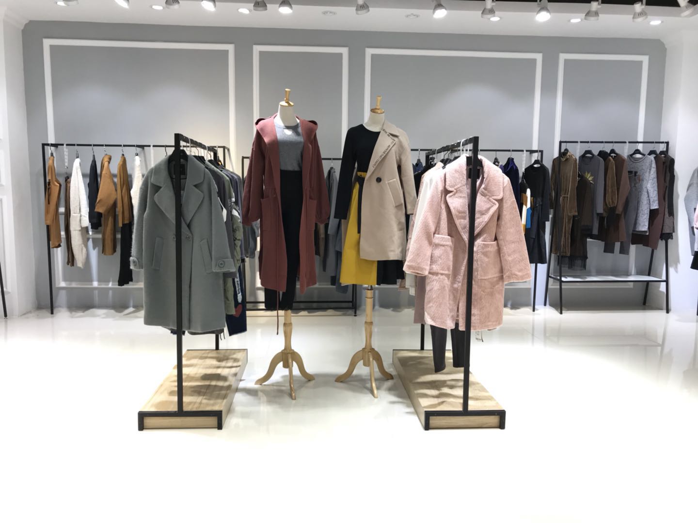 厂家直销服装货源女装批发一手货源  折扣批发  尾货分份