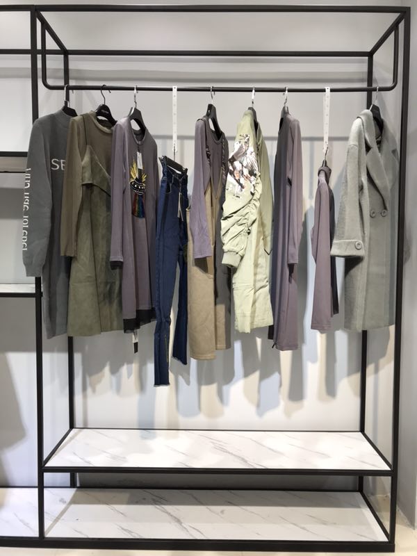 衣服批发厂家直销女装品牌折扣女装  一手货源  折扣批发  尾货分份