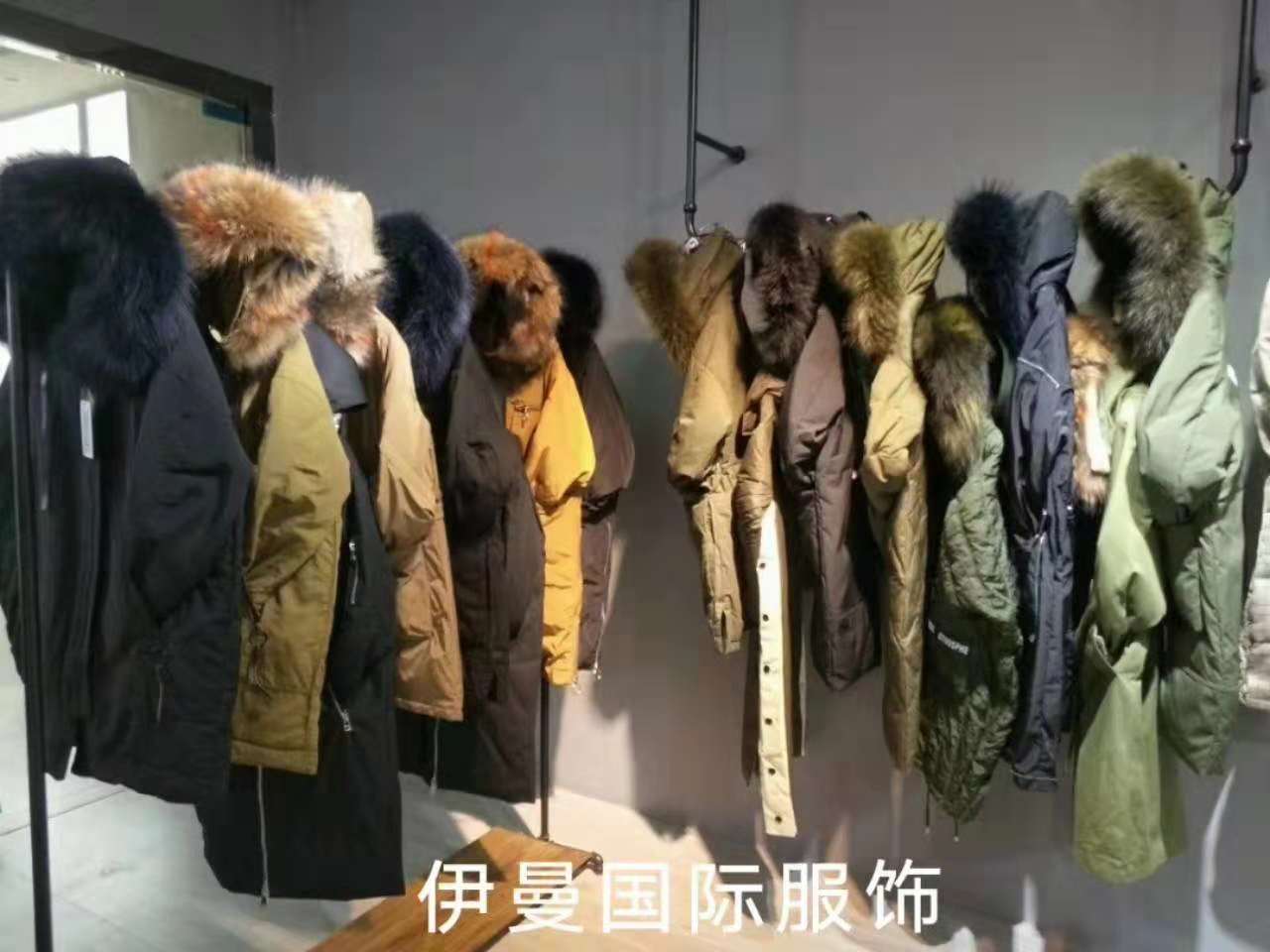 18年新款女装默写羽绒服品牌折扣一手货源走份