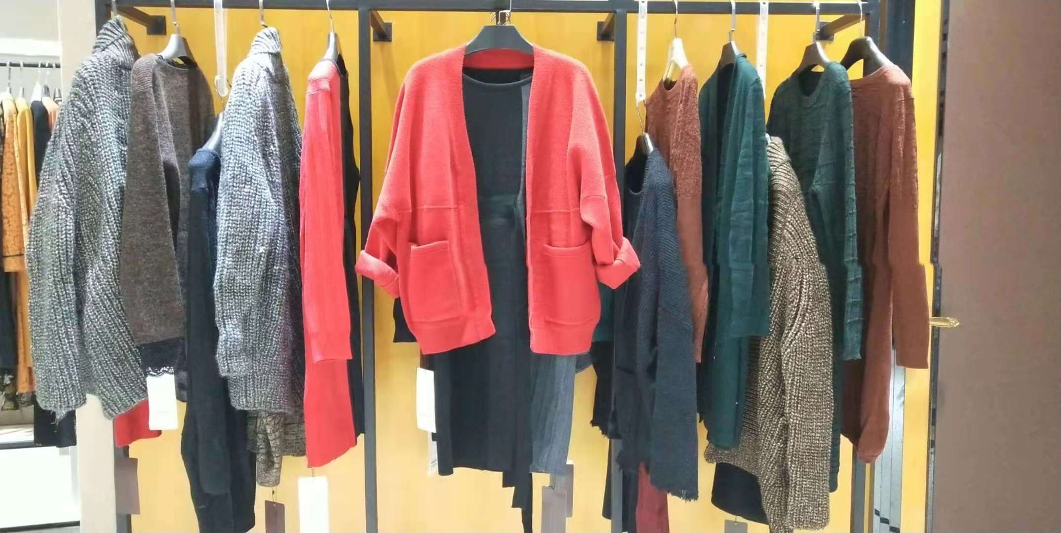 统衣服饰供应广州宝姿毛衣尾货走份  毛衣批发  打底毛衣